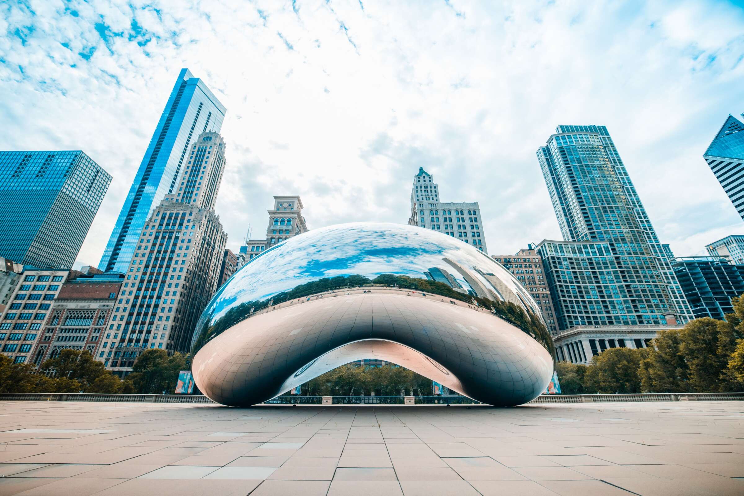 photo of famous chicago bean statue